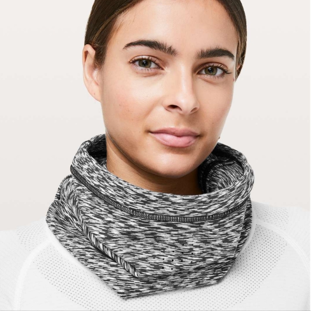 lululemon athletic Cross Chill Neckwarmer